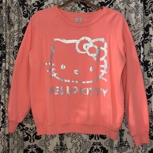 Use Hello Kitty light sweater